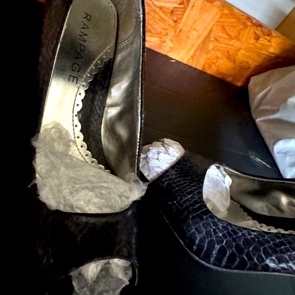 Rampage Black Peep-Toe Heels worn twice EUC SIZE 8 - Picture 3 of 6